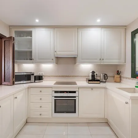First-class Family Community Chic