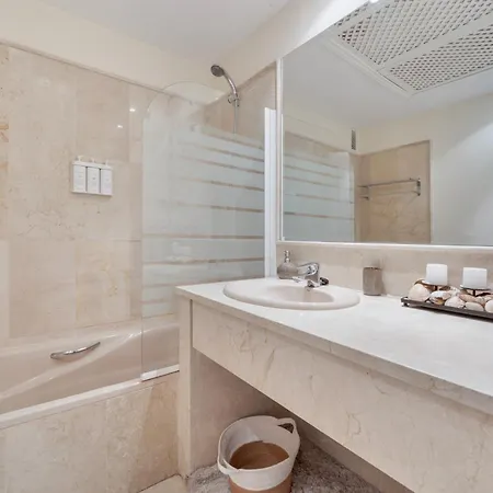 First-class Family Community Chic Lejlighed Estepona